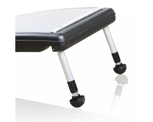 Gros plan sur une table d''appoint avec des pieds en aluminium et des embouts en plastique