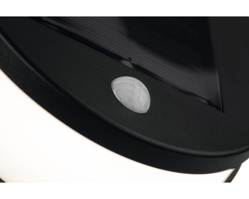 Nahaufnahme einer Solarlampe mit Bewegungssensor