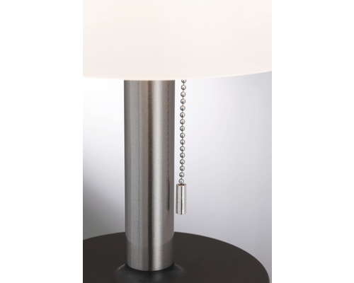 Gros plan d''une lampe avec interrupteur à tirette