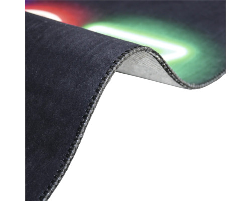 Detailansicht einer Gaming Mauspad-Kante mit Naht