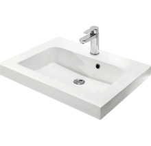 Vasque en céramique avec robinet