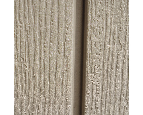 Nahaufnahme von zwei Fassadenpaneelen mit Holzmaserung