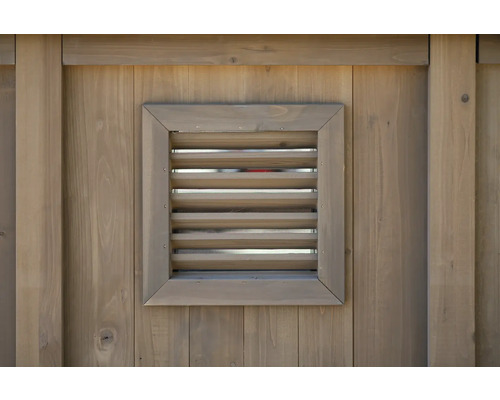 Vue détaillée d''un abri en bois avec grille d''aération
