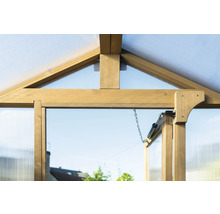 Vue détaillée d''une serre en bois avec des plaques en polycarbonate