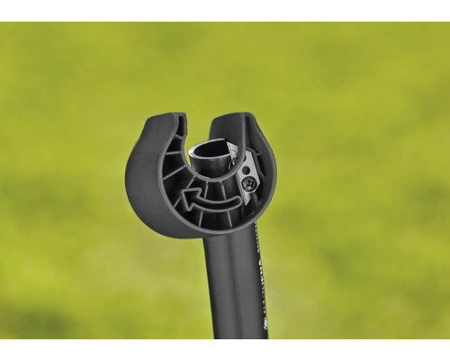 Vue détaillée d''un coupe-bordures avec outil de coupe