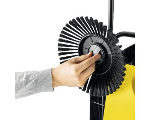 Élément de commande d''une balayeuse avec des brosses rondes en gros plan