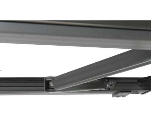 Vue détaillée des bras articulés d''un store banne