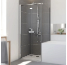 Paroi de douche avec douche à effet pluie dans une salle de bain moderne