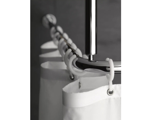 Tringle de douche avec rideau de douche et anneaux de rideau de douche.