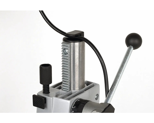 Vue détaillée d''une perceuse avec crémaillère et levier de commande