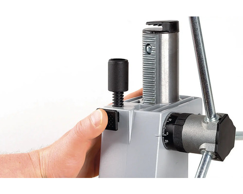 Vue détaillée d''une perceuse avec commande manuelle