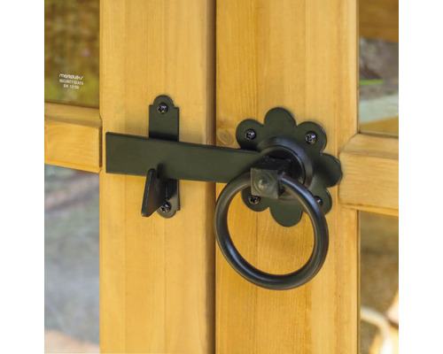 Loquet de verrouillage avec poignée annulaire sur une porte en bois