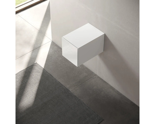 Meuble sous-lavabo suspendu dans une salle de bains