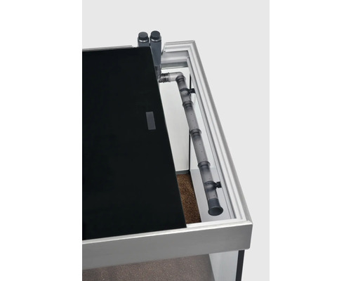 Aquarium mit schwarzer Abdeckung und Filtersystem