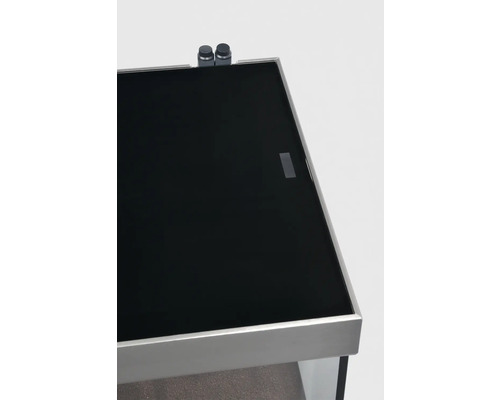 Detailansicht eines Aquariums mit schwarzer Abdeckung