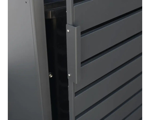 Detailaufnahme einer Mülltonnenbox mit Griff