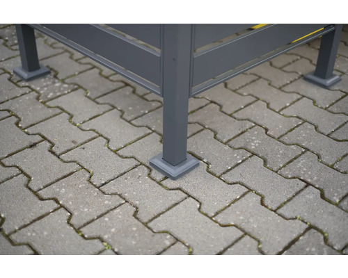 Vue détaillée du pied d''un pavillon sur des pavés