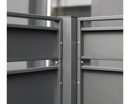 Vue détaillée d''une clôture de jardin en métal