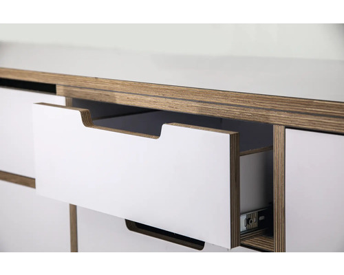 Kommode mit Schubladenfronten und Schubladenauszug