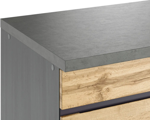 Detailaufnahme eines Möbelstücks mit Holzschubladen und einer Arbeitsplatte in Betonoptik.