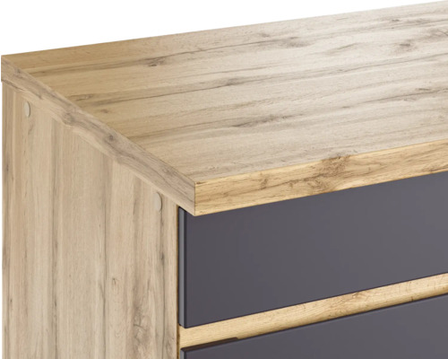 Gros plan d''une commode avec structure en bois et tiroirs