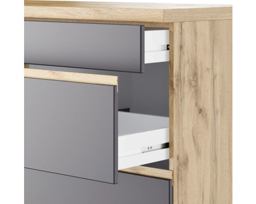 Commode avec tiroirs ouverts