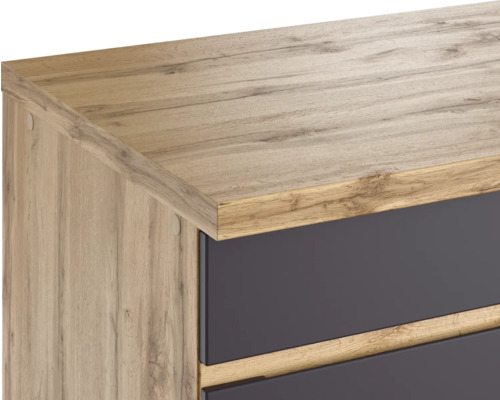 Gros plan d''une commode avec surface en bois et tiroirs