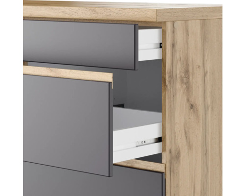 Commode avec tiroirs ouverts