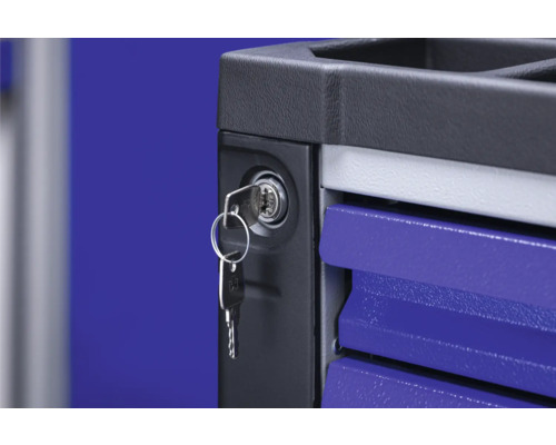 Gros plan d''un chariot d''atelier avec serrure et clé