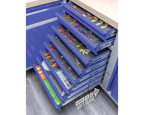 Werkzeugwagen mit Schubladen und Werkzeugen