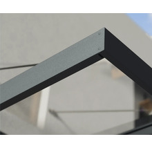 Vue détaillée d''un toit de terrasse gris en aluminium.