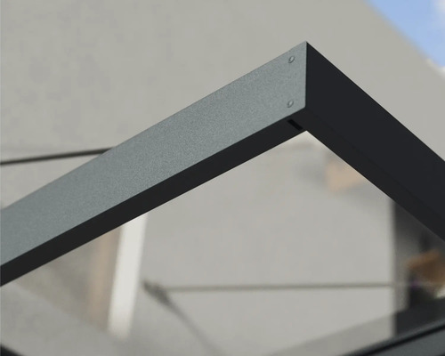 Vue détaillée d''un toit de terrasse gris en aluminium.