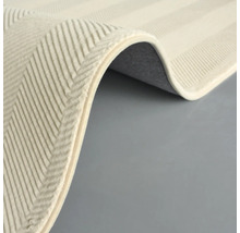 Vue détaillée d''un tapis avec motif rayé et surface tissée