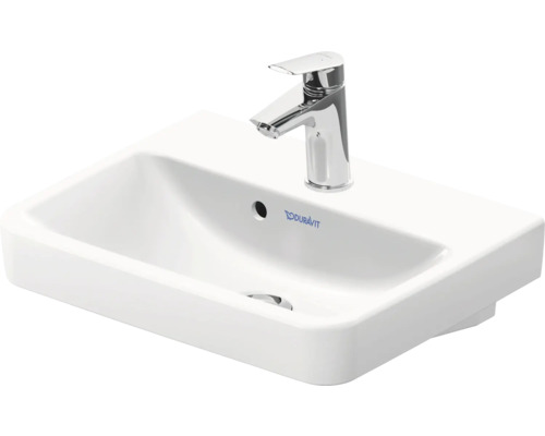 Lavabo en céramique avec robinet