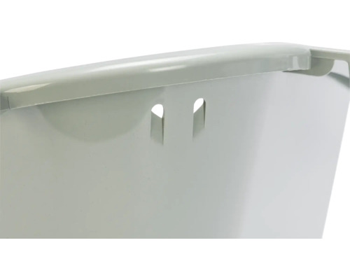 Vue détaillée d''une poubelle en plastique avec des découpes