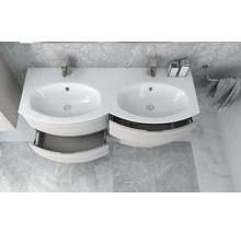 Meuble-lavabo double avec deux vasques et tiroirs ouverts dans la salle de bain