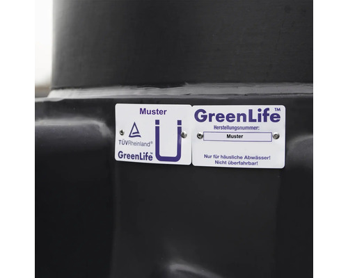 Étiquette d''information GreenLife sur une cuve de récupération d''eau de pluie