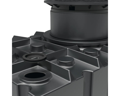 Gros plan d''un réservoir d''eau de pluie avec entrée