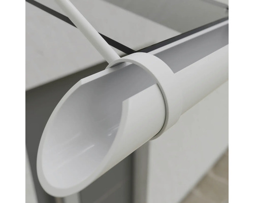 Detailaufnahme einer Dachrinne mit Halterung