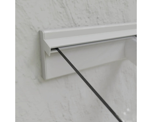 Détail d''une cabine de douche avec cadre blanc et paroi en verre