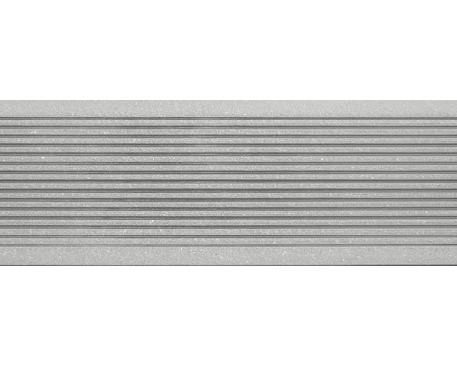 Graue Trittstufe mit Rillenprofil