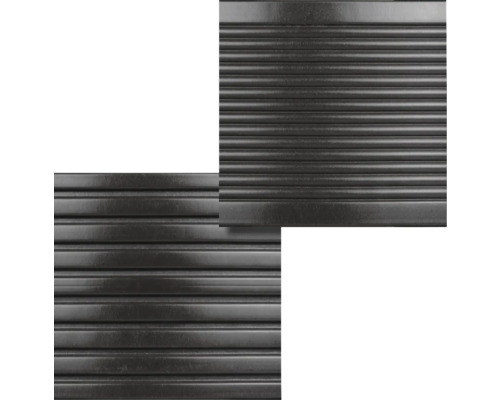 Nahaufnahme eines Rolltors aus Metall