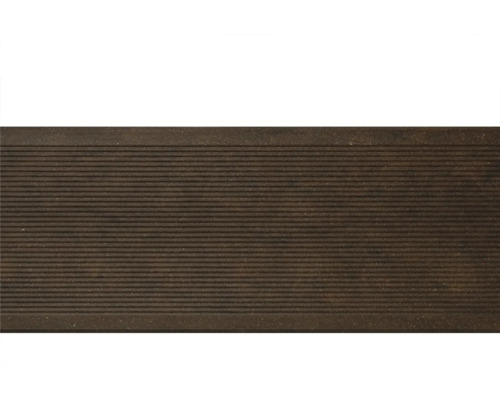 Terrassendiele aus Holz mit geriffelter Oberfläche