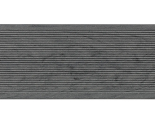 Lame de terrasse grise avec structure rainurée.