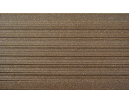 Terrassendiele aus Holz-Polymer-Verbund mit gerillter Oberfläche