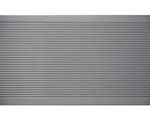 Marche d''escalier grise avec profil rainuré