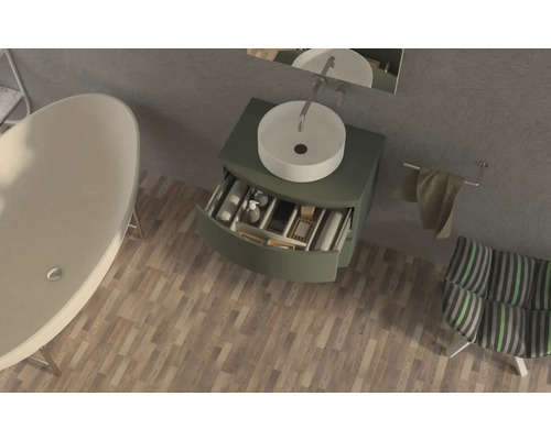 Vue de dessus d''une salle de bain avec baignoire, meuble-lavabo avec système de tiroirs ouverts et chaise