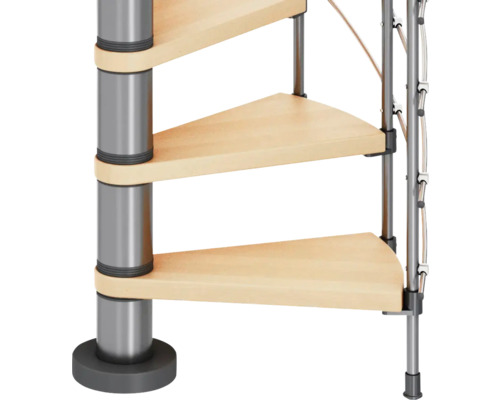 Vue détaillée d''un escalier en colimaçon avec marches en bois et rampe en métal