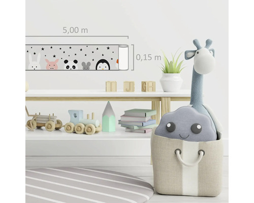 Kinderzimmer mit Bordüre, Spielzeug und Teppich