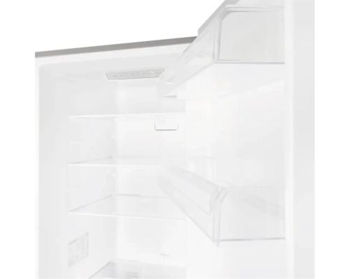 Innenraum eines Kühlschranks mit Regalen und Türfächern